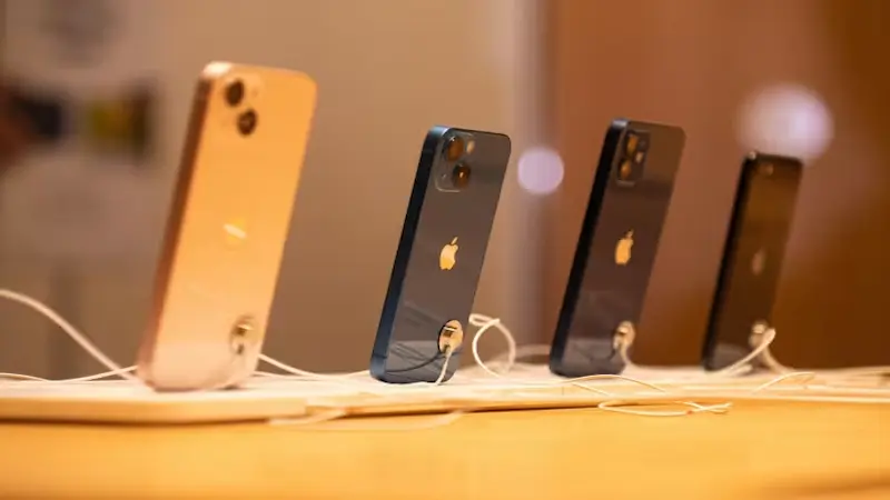 The Reality of Buying Subsidized iPhones in a Cell Phone Culture